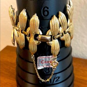 Vintage 60s CORO PEGASUS Gold Tone Alloy Ornate Links Bracelet